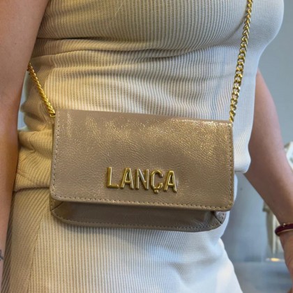 BOLSA CROSSBODY COM LETREIRO LANCA